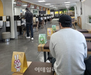 [르포]빨리 여니 당연히 편하죠…정상영업 첫날, 은행 가보니