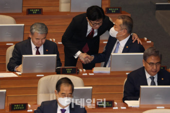 [포토]'인사 나누는 한동훈-이상민'