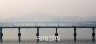 [포토]미세먼지로 인해 보이지 않는 남산N타워