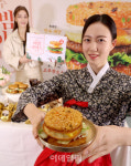 [포토]비빔밥을 품은 롯데리아 전주비빔라이스버거