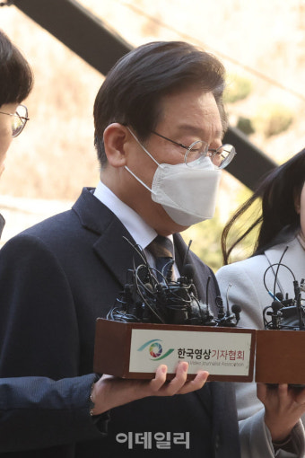 [포토]이재명 민주당 대표, 첫 공판 출석
