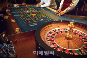 경찰, '홀덤펍' 등 불법 도박행위 단속…딜러 등 12명 검거