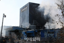 [포토]검게 그을린 한국타이어 대전공장