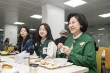 이화여대, 새학기 개강 맞이 새로운 학생식당 문 열어