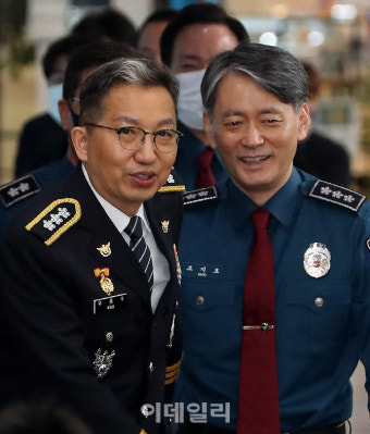 [포토]함께 입장하는 우종수 신임 국가수사본부장-조지호 경찰청 차장