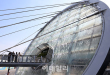 [포토]도심 속 여유 느낄 수 있는 서초구 아쿠아아트 육교