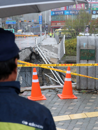 [포토]성남시 분당구 정자교 붕괴 2명 사상