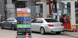 세수 부족에도 물가안정 우선…유류세 인하 연장 선택한 정부