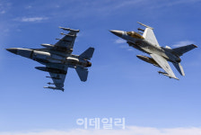 한미 공군, 대구 삼성라이온즈파크 상공서 동맹 70주년 우정비행