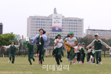[포토]용산어린이정원에서 뛰어노는 아이들