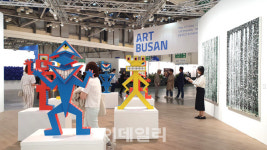 관람객·판매액 집계도 못 내놨다…열기 꺾인 아트부산