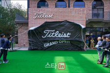 타이틀리스트 시티투어밴 가보니..클럽 피팅에 웨지 커스텀 서비스까지 원스톱
