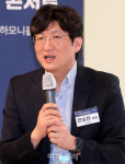 [포토]2023 상반기 이데일리 재테크 포럼 에서 대담하는 안승찬 언더스탠딩 대표