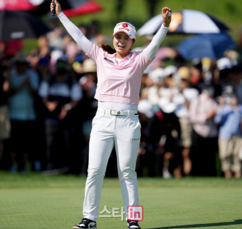 [포토]최혜진 '우승 확정 기쁨의 포효'