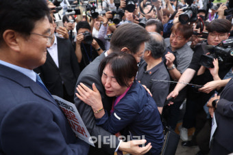 [포토]'이태원 참사 유가족 위로하는 이재명 대표'