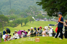 [포토] 1번홀에 운집한 경남 골프팬들
