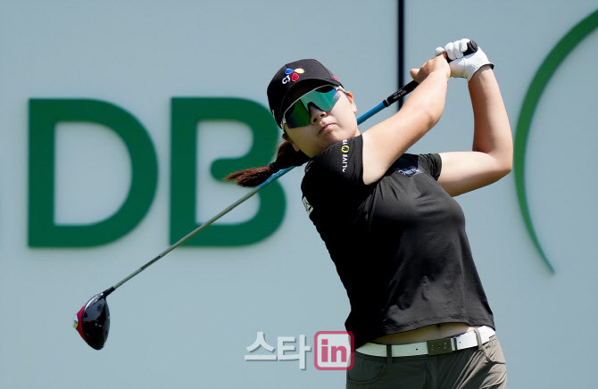 홍정민, 생애 첫 메이저대회 우승! KLPGA 챔피언십에서 출발점 대파