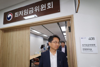 노사, 최저임금 논의 속 진전…격차 좁히는 방식으로 협상 계속 중