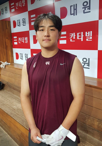'10년에 한 번 나온다는 포수 신인왕' 도전하는 키움 김동헌