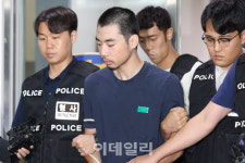 [포토]분당 서현역 흉기 난동 피의자 최원종, 검찰 송치