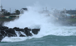 태풍 카눈, 내일까지 비 뿌린다…전국 강풍·호우 주의[내일날씨]