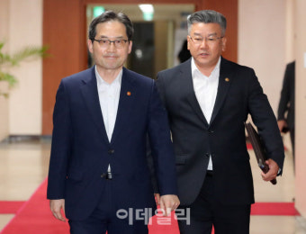 [포토]국무회의 참석하는 한기정 공정거래위원장-유병호 감사원 사무총장