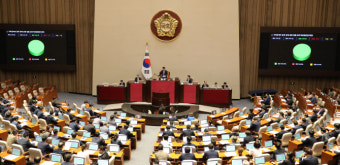 위기 임신부, 익명 출산 가능하도록…국회 복지위 소위 통과