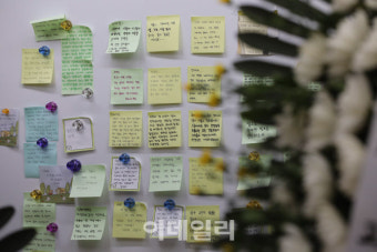 [포토]추모 메시지 붙은 故 서이초 교사의 교실