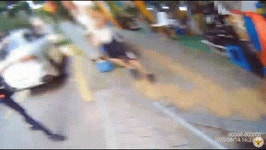 “칼 버리세요” 흉기들고 달려든 男 여경 테이저건에 제압[영상]