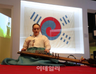 [포토] 한미동맹 특별전 공연하는 조세린 교수