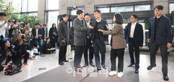 [포토]'SM 시세조종 의혹' 받는 김범수 카카오 창업자, 금감원 출석