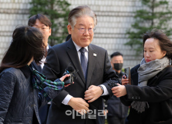 [포토]취재진 질의받는 이재명 더불어민주당 대표