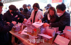 [포토] 서울광장, 경북사과 판매부스