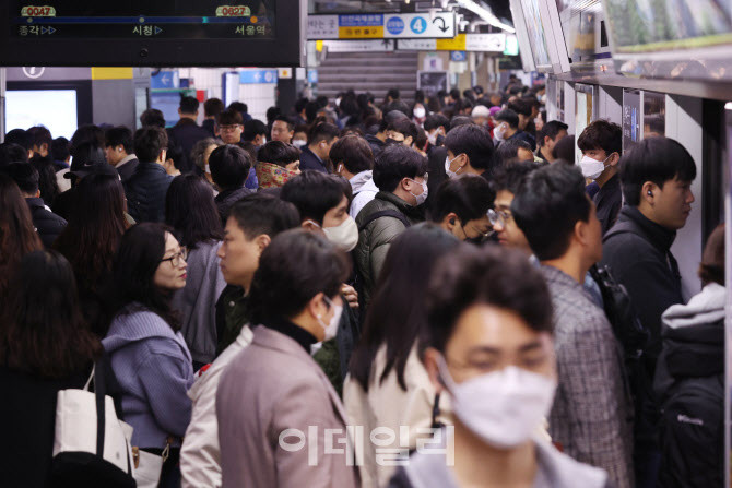 서울교통공사, 핫플레이스로 떠오르는 2호선 성수역 현장 안전 점검 및 대책 발표