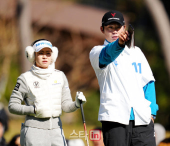 [포토]박민지,전병권 '승리의 방향이다'