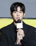 [포토]인사말하는 배우 이시우