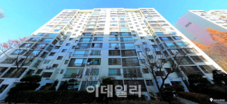 문정동 올림픽훼밀리타운 20억·용산롯데캐슬센터포레 17억[경매브리핑]