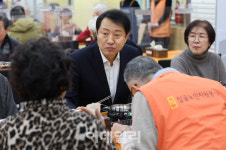 [포토]오세훈 시장, 서울노인복지센터 현장 방문