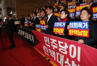 이동관 잡으려다 검사2명 탄핵한 국회…與·野 대립 격화(종합)