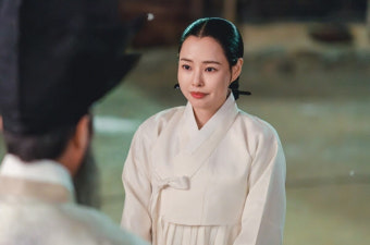 '밤에 피는 꽃' 이하늬X김상중, 시父·며느리 서사…투샷 스틸 공개