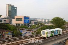 출근시간대 멈춰선 용인경전철, 신호장애로 전 역사 폐쇄