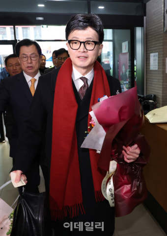 [포토]'당사 들어서는 한동훈 비상대책위원장'