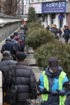 [포토]갑진년 새해, 무료 급식 기다리는 어르신들