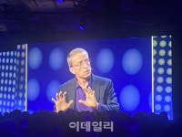 [영상]팻 갤싱어 AI PC로 모든 작업 가능…칩 출시 자신[CES 2024]