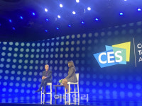 [영상]팻 갤싱어 AI PC로 모든 작업 가능…칩 출시 자신[CES 2024]