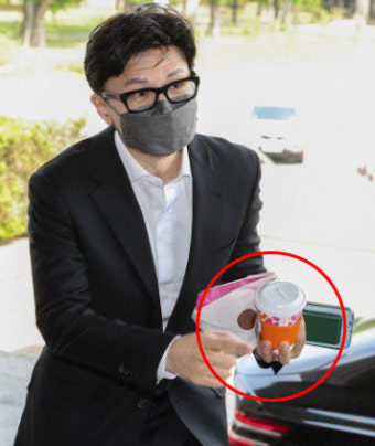 이준석 “한동훈 던킨 커피, 누구한테 스타일 조언받나”…의혹 제기