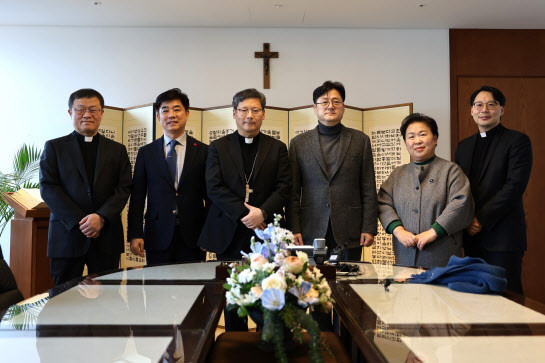 한동훈, 정순택 대주교와 의료 공백 사태 해결을 위한 협력 약속