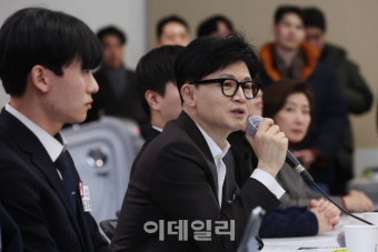 [포토]대학생들에게 인사말하는 한동훈 비대위원장