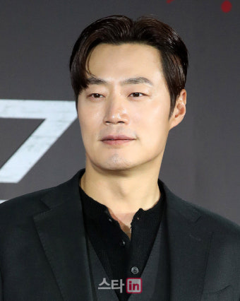 [포토]이희준, 넷플릭스 ‘살인자ㅇ난감’ 많이 사랑해주세요!