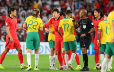 ‘황희찬 골 취소+실수로 실점’ 한국, 호주에 0-1로 뒤진 채 전반 종료